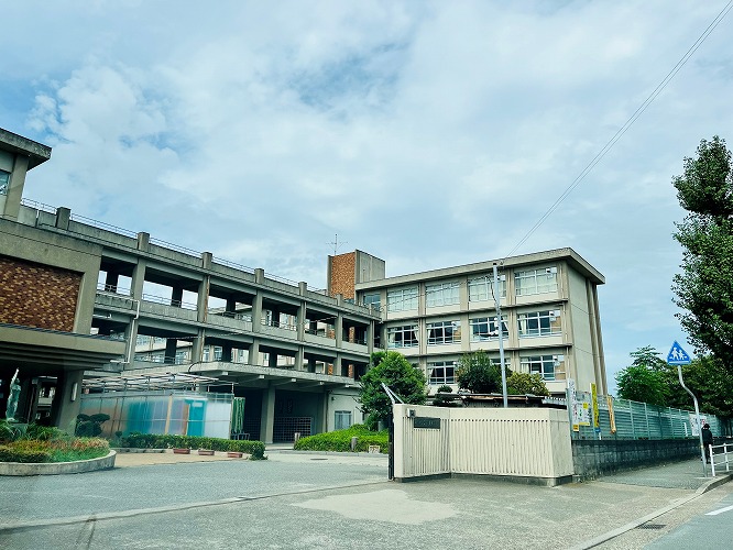 市立加古川小学校まで徒歩約10分